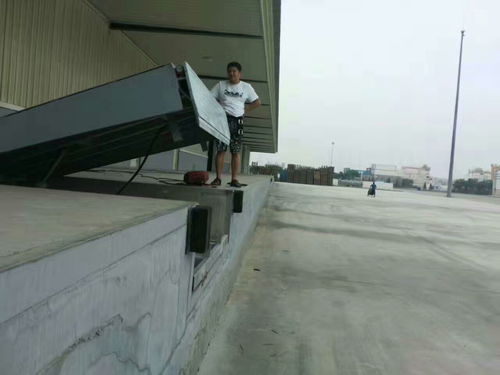 【啟運(yùn)銷售電動(dòng)登車橋貨車裝車平臺(tái)倉(cāng)儲(chǔ)升降機(jī)榆林市液壓式登車橋】- 